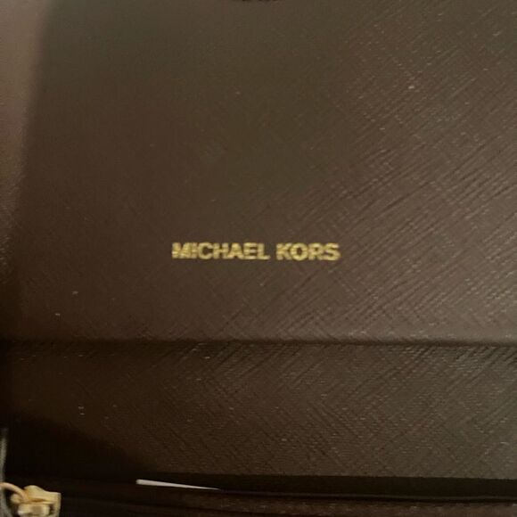 Micheal Kors Wristlet - Picture 4 of 5